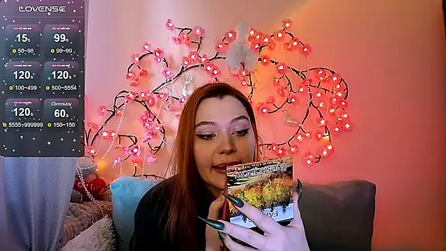 Snapshot of Ungoliant_Kiss chatting on 02/15/26, 02:05 Ungoliant Kiss online show from 02/15/26, 02:05