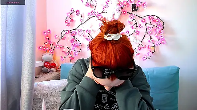 Snapshot of Ungoliant_Kiss chatting on 05/23/26, 01:32 Ungoliant Kiss online show from 05/23/26, 01:32