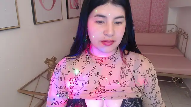 Snapshot of Nina_harpper_ chatting on 12/02/25, 01:02 Nina harpper online show from 12/02/25, 01:02