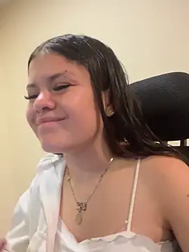 Snapshot of Camila_Duarte2 chatting on 02/25/26, 02:06 Camila Duarte2 online show from 02/25/26, 02:06