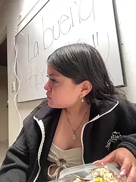 Camila Duarte2 online show from 12/17/25, 01:27