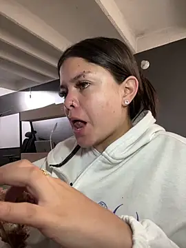 Snapshot of Camila_Duarte2 chatting on 02/24/26, 01:45 Camila Duarte2 online show from 02/24/26, 01:45