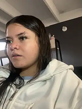 Snapshot of Camila_Duarte2 chatting on 02/04/26, 01:39 Camila Duarte2 online show from 02/04/26, 01:39