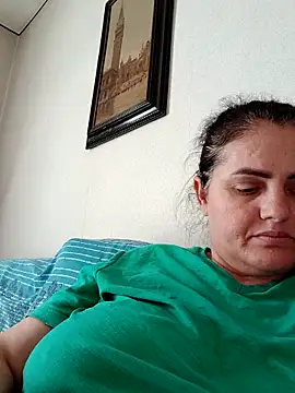 Snapshot of gini92 chatting on 04/14/26, 12:10 gini92 online show from 04/14/26, 12:10