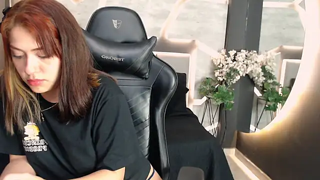 NaughtyNebula online show from 12/01/25, 10:21