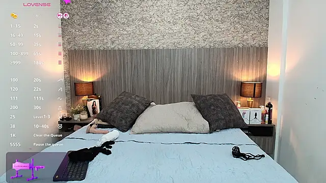 nicol alvarez online show from 03/15/26, 11:28