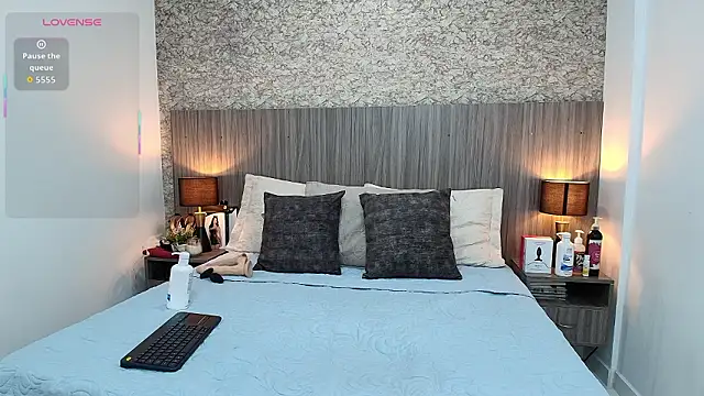 nicol alvarez online show from 02/22/26, 11:12