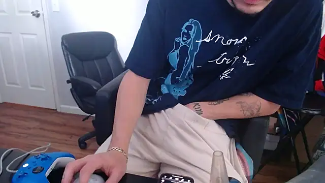 Snapshot of Longdforya chatting on 04/12/26, 04:10 Longdforya online show from 04/12/26, 04:10