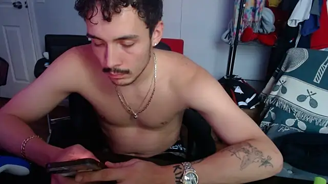 Snapshot of Longdforya chatting on 04/01/26, 12:02 Longdforya online show from 04/01/26, 12:02