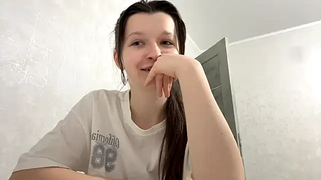 Snapshot of EllieBerrie chatting on 12/16/25, 01:15 EllieBerrie online show from 12/16/25, 01:15