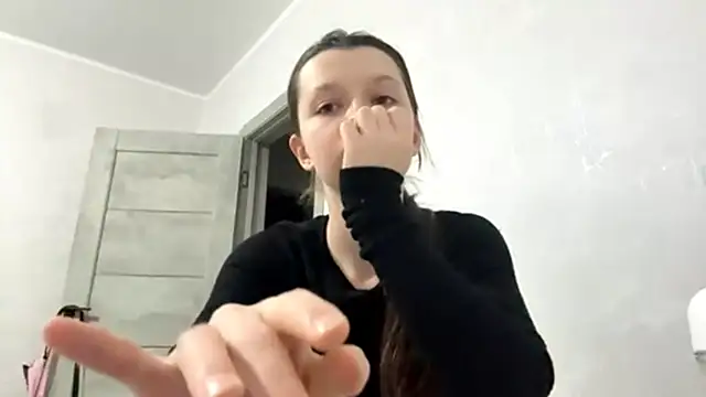 Snapshot of EllieBerrie chatting on 12/05/25, 08:17 EllieBerrie online show from 12/05/25, 08:17