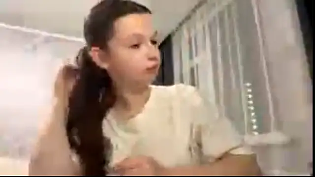 Snapshot of EllieBerrie chatting on 12/02/25, 03:58 EllieBerrie online show from 12/02/25, 03:58