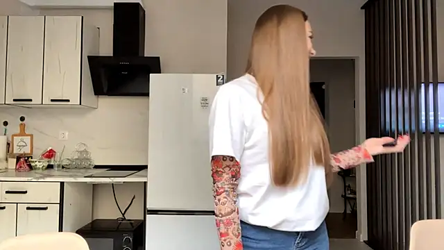 Adelle Love online show from 12/02/25, 09:22