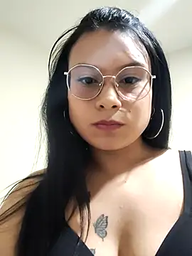 Snapshot of Laura_Daza1 chatting on 12/03/25, 12:55 Laura Daza1 online show from 12/03/25, 12:55