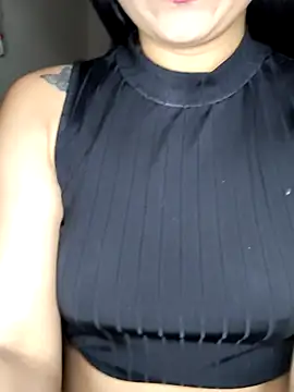 Snapshot of Laura_Daza1 chatting on 12/18/25, 01:55 Laura Daza1 online show from 12/18/25, 01:55