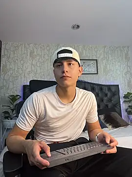 Lander Cruz online show from 04/27/26, 08:07