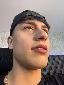 Lander Cruz online show from 04/16/26, 09:04