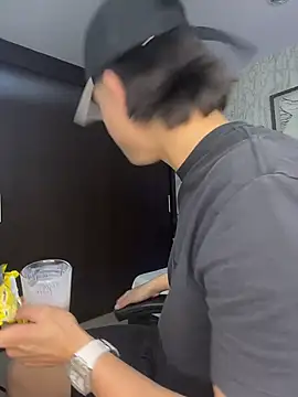 Snapshot of Lander_Cruz chatting on 02/05/26, 08:04 Lander Cruz online show from 02/05/26, 08:04