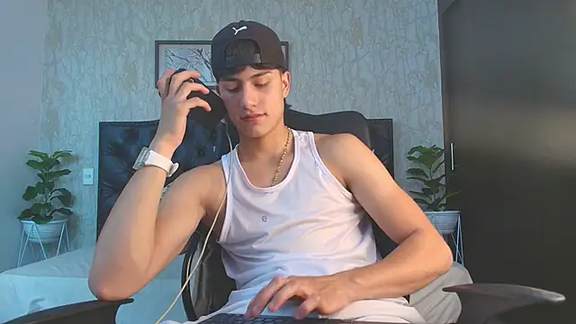 Lander Cruz online show from 12/14/25, 06:02