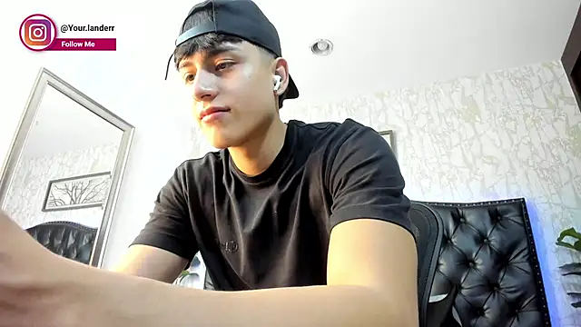 Lander Cruz online show from 04/15/26, 08:53