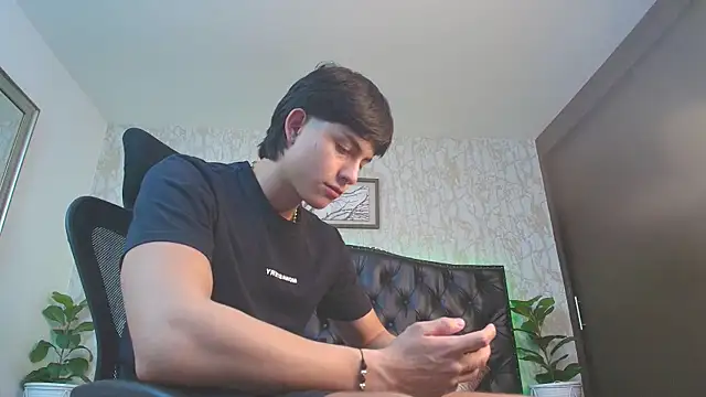 Snapshot of Lander_Cruz chatting on 02/17/26, 05:54 Lander Cruz online show from 02/17/26, 05:54