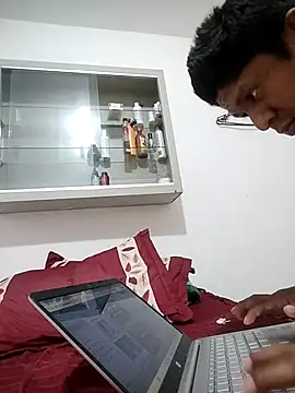 pollona2025 online show from 05/27/26, 05:37