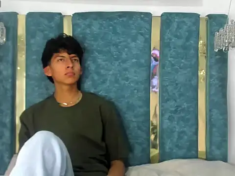 Snapshot of Valentino_Lux chatting on 12/18/25, 07:40 Valentino Lux online show from 12/18/25, 07:40