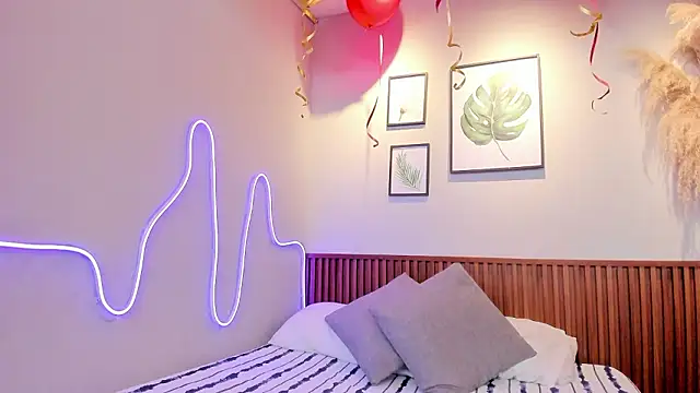 MIAROGGERSS online show from 03/28/26, 04:02