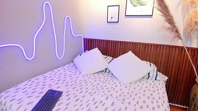 MIAROGGERSS online show from 03/19/26, 04:01