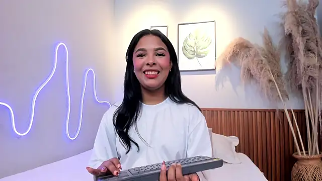 MIAROGGERSS online show from 05/22/26, 05:05