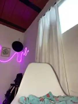 Cynthia es online show from 05/04/26, 01:47