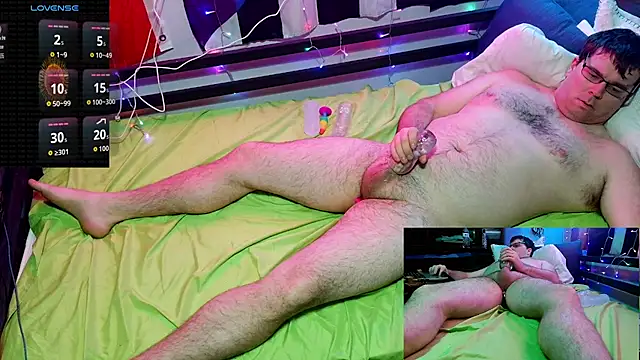 Snapshot of cumfun110@xh chatting on 12/03/25, 12:44 cumfun110xh online show from 12/03/25, 12:44