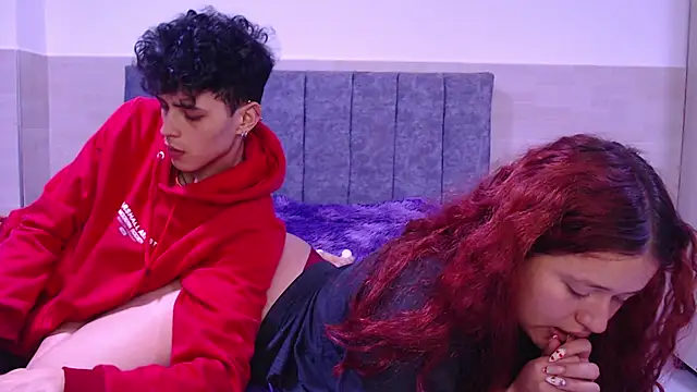 Snapshot of hottie_couplee chatting on 12/17/25, 09:53 hottie couplee online show from 12/17/25, 09:53