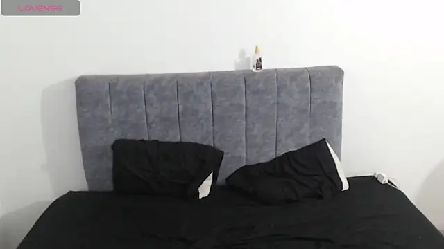 hottie couplee online show from 04/22/26, 10:49
