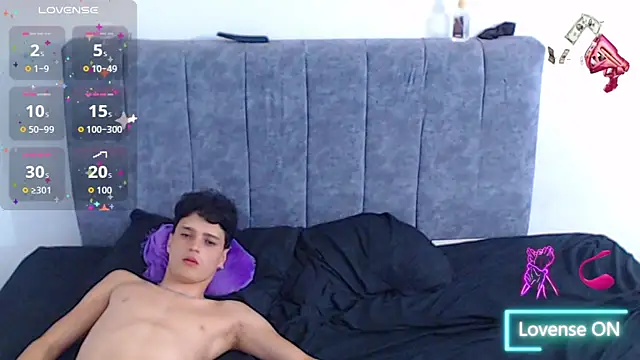 hottie couplee online show from 05/01/26, 10:48