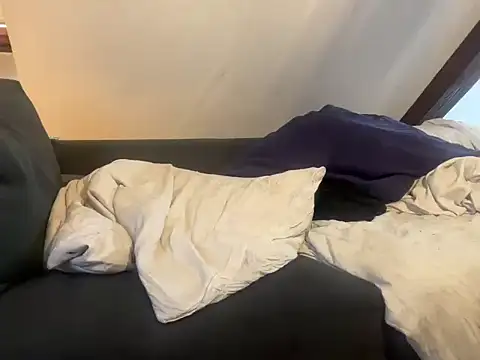 Snapshot of CBT-Sounding chatting on 12/04/25, 12:04 CBT-Sounding online show from 12/04/25, 12:04