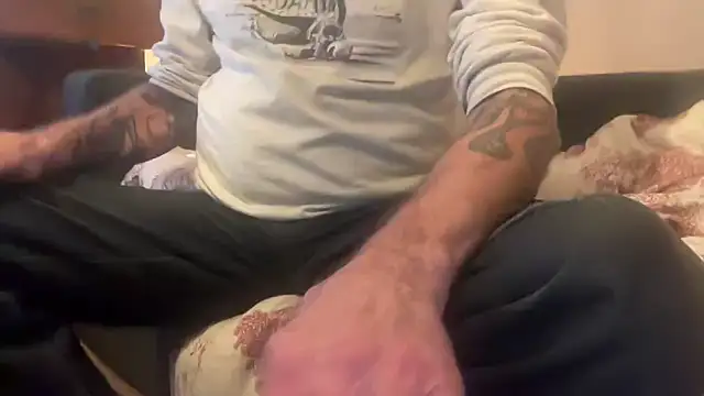 Snapshot of CBT-Sounding chatting on 12/18/25, 05:28 CBT-Sounding online show from 12/18/25, 05:28