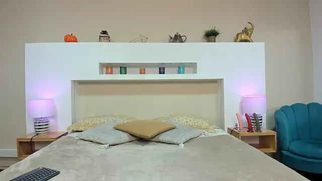 Snapshot of AnikaRomanoff_ chatting on 12/03/25, 12:48 AnikaRomanoff online show from 12/03/25, 12:48