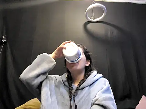 NatyMia online show from 12/15/25, 05:35