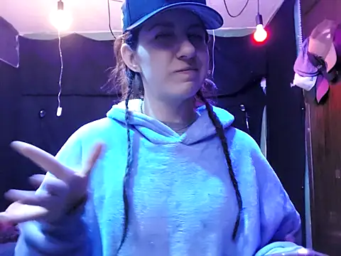 NatyMia online show from 12/21/25, 06:15