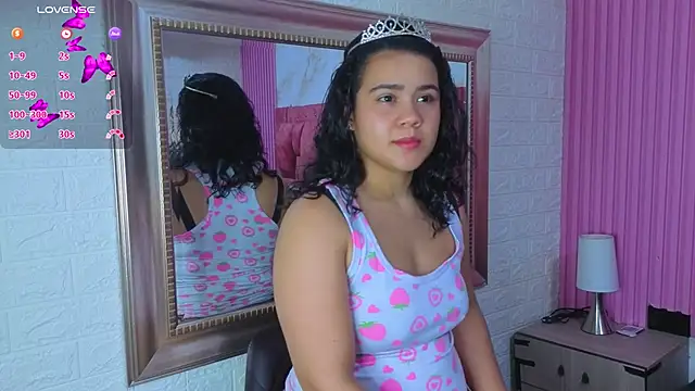 Snapshot of ValeryMorales chatting on 04/21/26, 01:42 ValeryMorales online show from 04/21/26, 01:42
