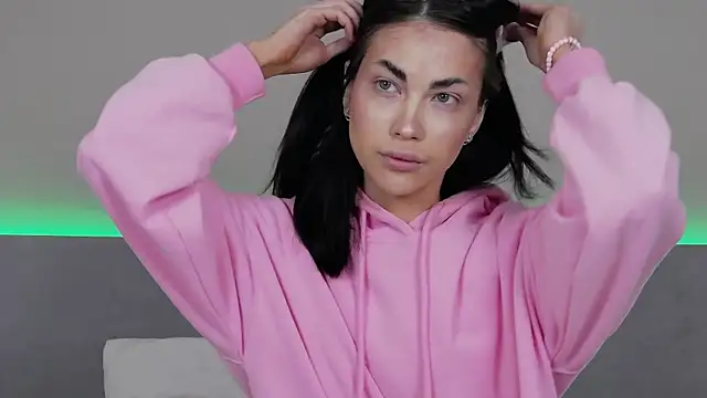 Snapshot of RachaelMils chatting on 12/16/25, 03:44 RachaelMils online show from 12/16/25, 03:44