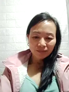 Snapshot of Lili-123k chatting on 12/15/25, 11:42 Lili-123k online show from 12/15/25, 11:42