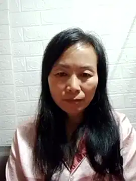 Snapshot of Lili-123k chatting on 12/17/25, 01:21 Lili-123k online show from 12/17/25, 01:21