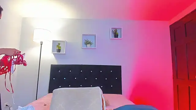 Snapshot of Victoria_Rose_ chatting on 04/30/26, 12:34 Victoria Rose online show from 04/30/26, 12:34