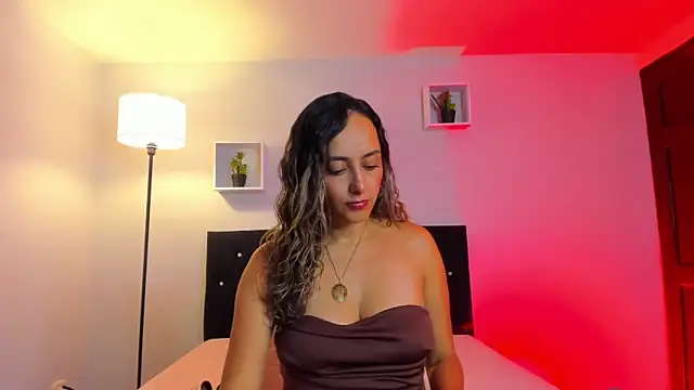 Snapshot of Victoria_Rose_ chatting on 05/11/26, 01:01 Victoria Rose online show from 05/11/26, 01:01