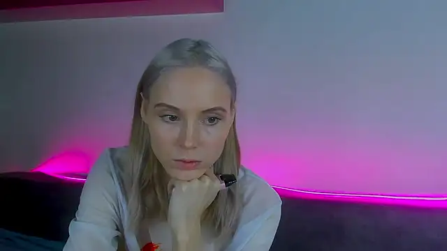 Snapshot of Gina_Gina_love chatting on 12/05/25, 08:13 Gina Gina love online show from 12/05/25, 08:13