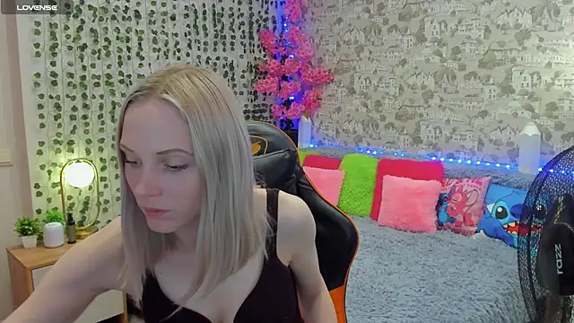 Gina Gina love online show from 05/18/26, 04:29