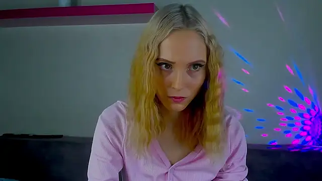 Gina Gina love online show from 12/22/25, 11:10