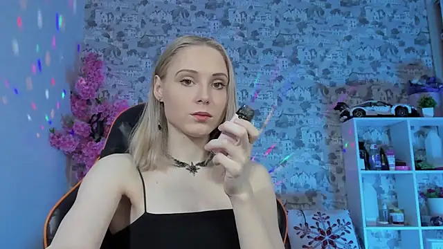 Gina Gina love online show from 04/18/26, 01:08